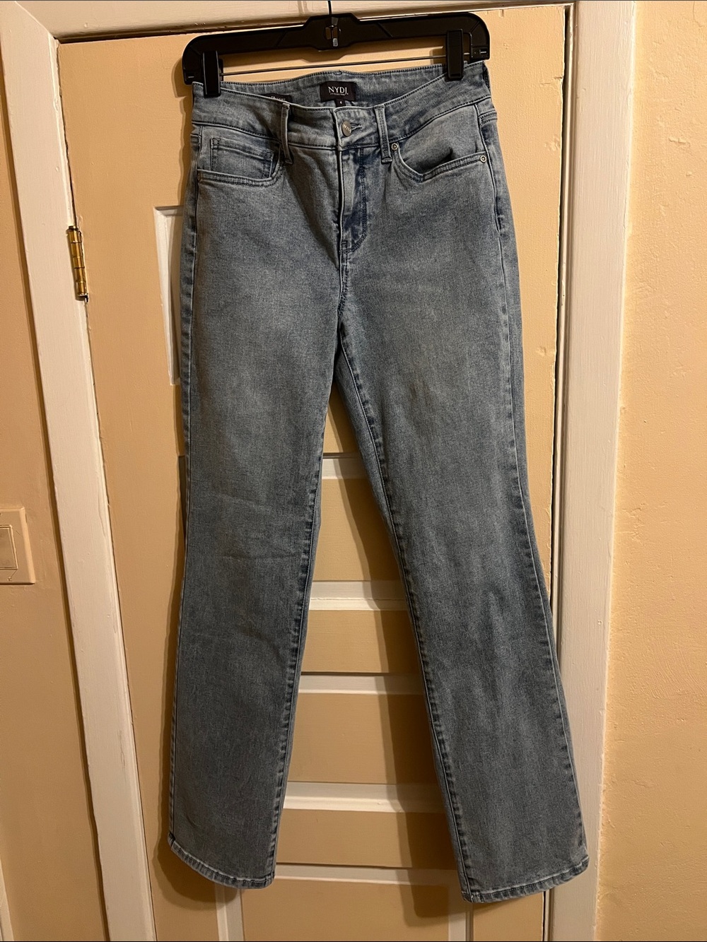 NYDJ Straight-Leg Jeans in Washed Light Gray